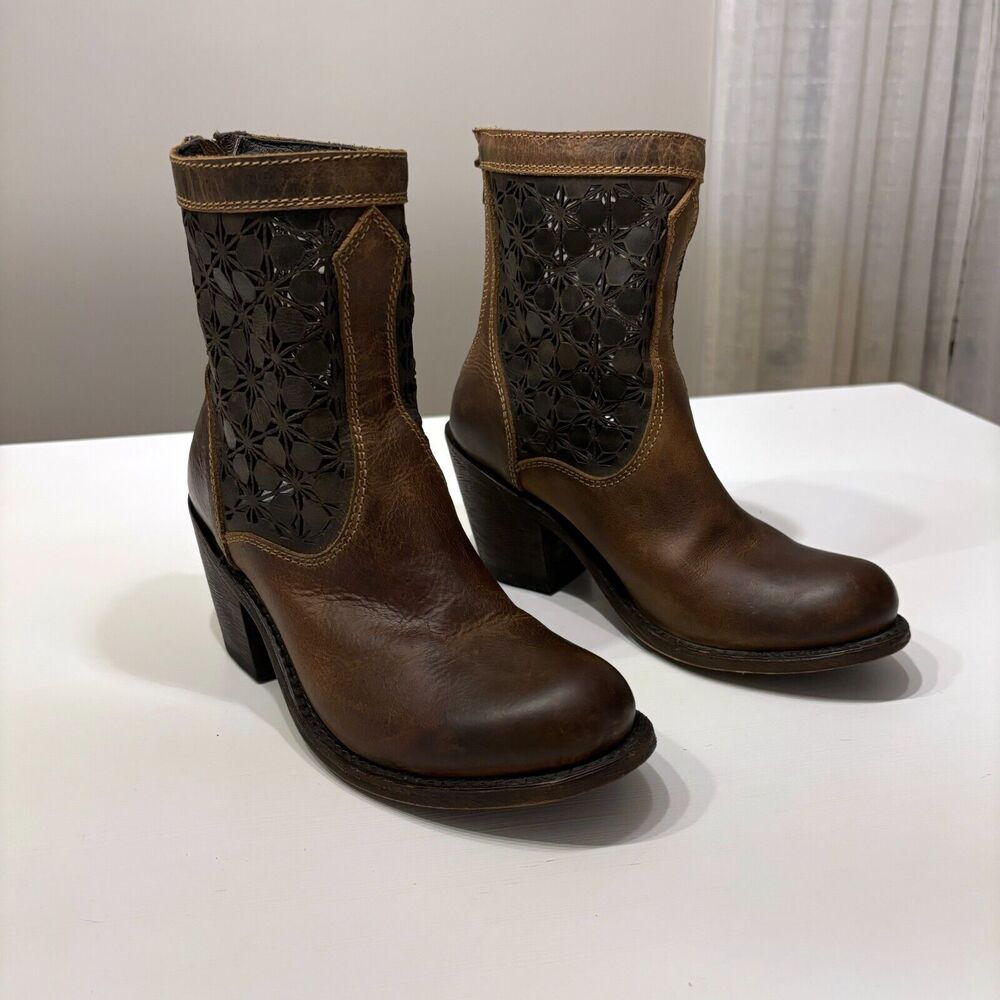 Independent Boot‎ Company Perforated Brown Leather Western Booties Women’s Sz 8